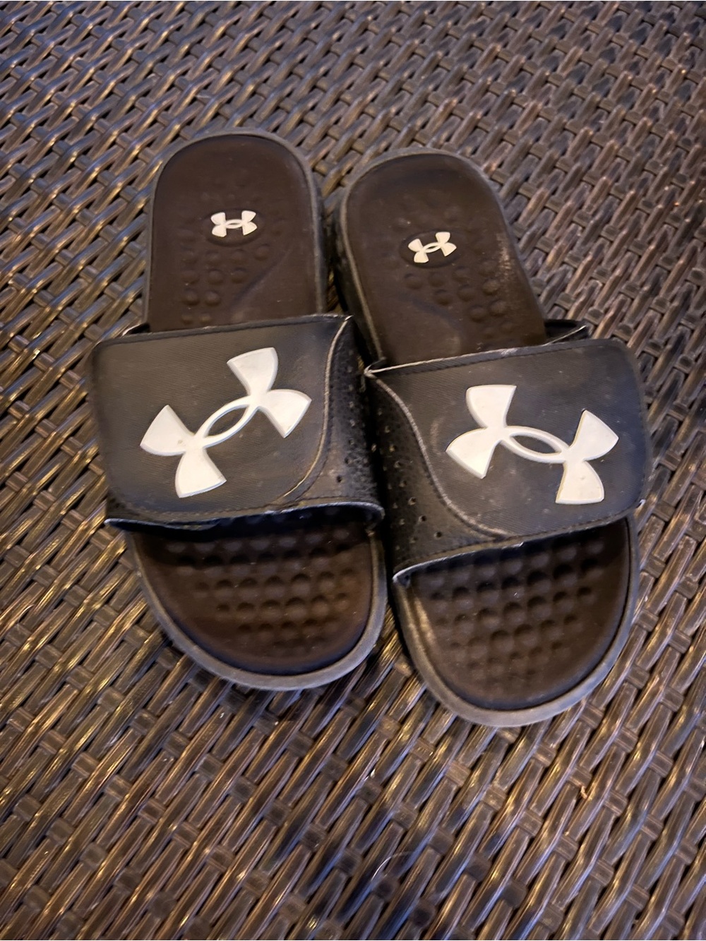 Under Armour youth slide sandals size 5